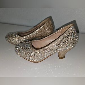 3/$30 Worn Once Size 9 Sparkly Jeweled Fabulous Elegant Gold Women's Shoes